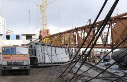 В подмосковном Подольске рухнули два башенных крана