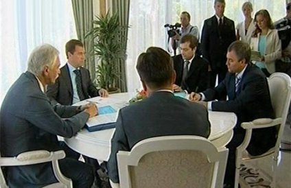 На должность главы Чеченской Республики «Единая Россия» предлагает Шаида Жамалдаева и мэра Грозного Муслима Хучиева