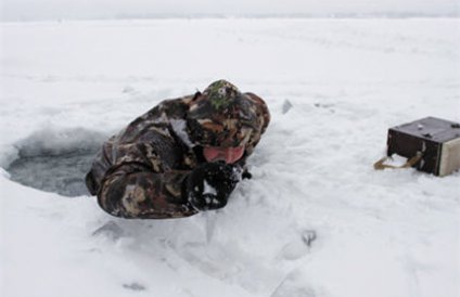 Две девятилетние девочки провалились под лед близ Брянска