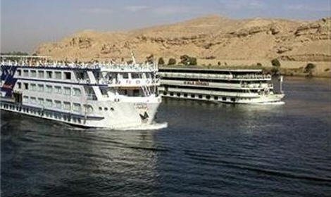 В Египте терпит бедствие плавучий отель