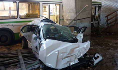 Невеста пострадала в крупной аварии с участием свадебного авто и ЛиАЗа