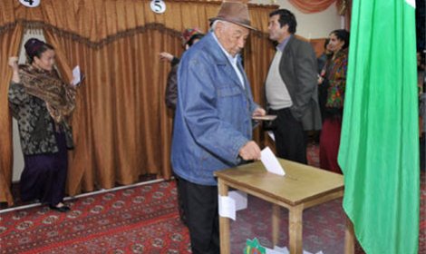 В Туркмении к полудню проголосовали почти 50 процентов избирателей