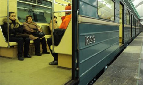 Из-за падения человека на рельсы произошел сбой в работе московского метро
