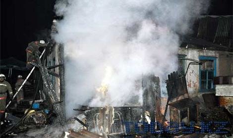 Пожар в частном доме в Новосибирске: четыре человека погибли