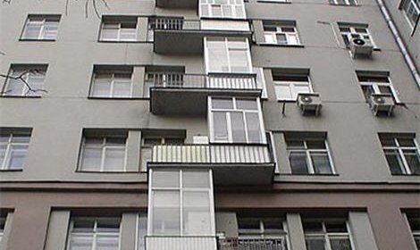 Десятилетний мальчик упал с балкона в Челябинской области