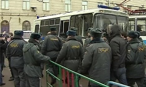 Полиция предотвратила массовую драку в центре Москвы, задержав более 50 человек