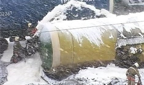 Пять цистерн с нефтепродуктами сошли с рельсов в Саратовской области