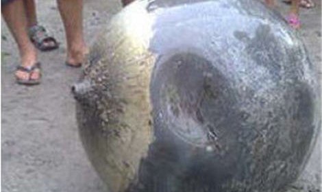 Металлический шар весом 30 килограммов упал с неба в Бразилии