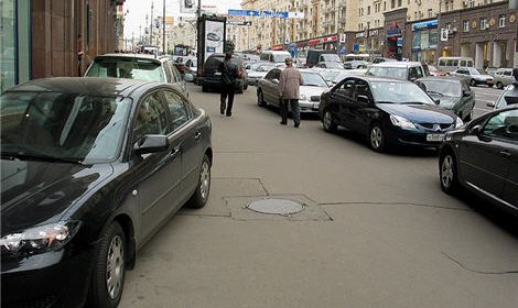 Парковки на улицах Москвы сделают платными