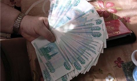 Средняя заработная плата гражданских служащих составила 62,6 тысячи рублей