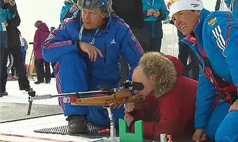 Владимир Путин попробовал себя в роли «стреляющего лыжника»