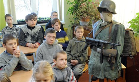 В Латвии на уроках патриотизма рассказали о подвигах войск СС