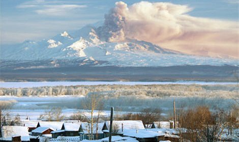 Камчатский вулкан Шивелуч выбросил пепел на высоту 6,5 км над уровнем моря