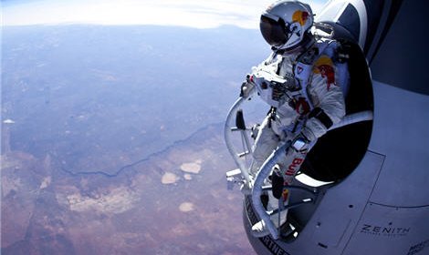 Австриец Феликс Баумгартнер намерен прыгнуть с высоты 36,5 километра из стратосферы