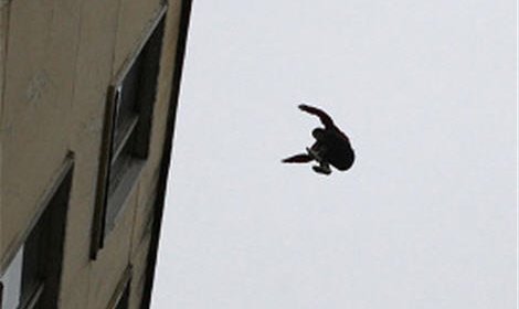 В Тульской области подросток спрыгнул с крыши пятиэтажки