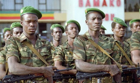 Военнослужащие армии Мали штурмуют президентский дворец