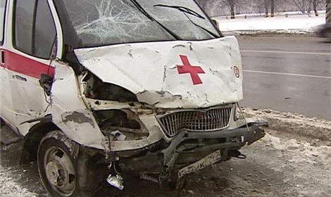 ДТП с участием «скорой помощи» в Москве: пострадали четверо (видео)
