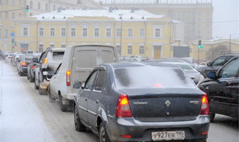 В автомобильной пробке в Москве отобрали у владельца иномарки 5 млн рублей