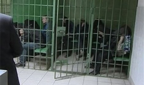 В Кемеровской области запытали задержанного до смерти при помощи противогаз ...
