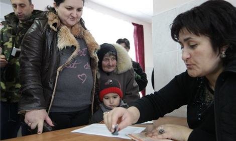 В Южной Осетии стартовал второй тур президентских выборов