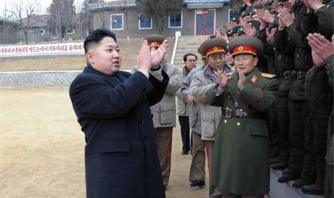Ким Чен Ын повысил в воинских званиях большую группу военачальников