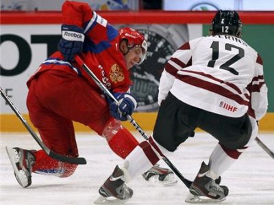 Сборная России по хоккею обыграла команду Латвии со счетом 5:2