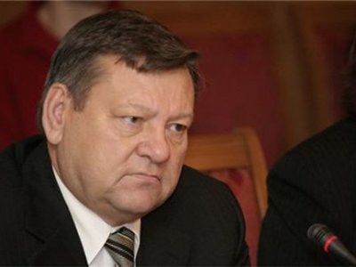 Сердюков уже написал заявление о досрочной отставке с 28 мая