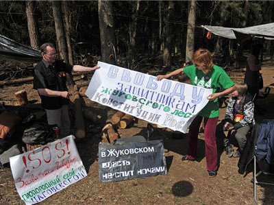 Полицейские снесли в понедельник лагерь экологов, защищавших от вырубки Цаг ...