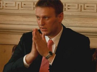 Навальный выпустит банковские карты для борьбы с «распилом»