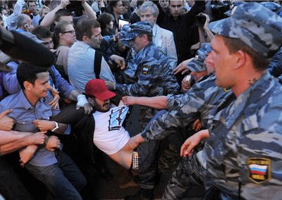 У метро «Баррикадная» задержания в лагере оппозиции