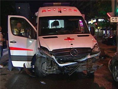 Крупная авария с участием скорой помощи в центре Москвы