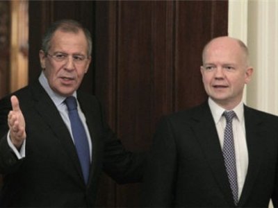 Глава британского МИД Уильям Хейг с российским коллегой Сергеем Лавровым об ...