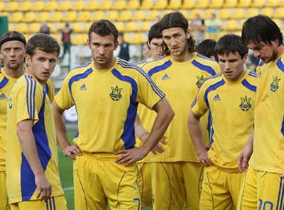 Десять футболистов сборной Украины отравились перед матчем с командой Турции