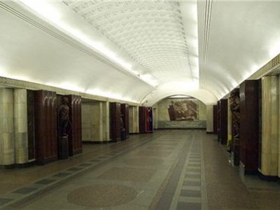 На станции московского метро «Бауманская» ремонт эскалатора