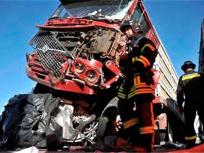 В Аргентине результате столкновения автобуса и грузовика погибло четырнадцать человек