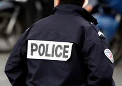 Во Франции бандиты переодетые в форму полицейских, ограбили трех туристов и ...