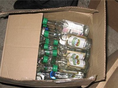 Полицейские изъяли более 200 тысяч бутылок с поддельным алкоголем