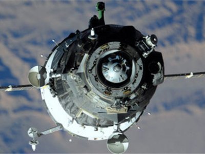 Пилотируемый корабль «Союз» с экипажем на борту пристыковался к МКС