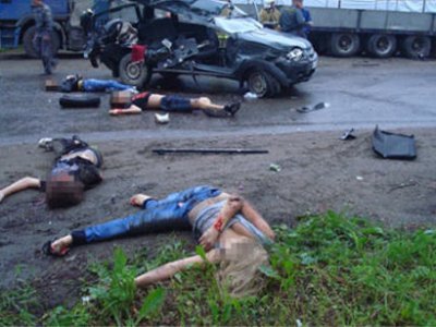 В Архангельске 8 подростков разбились на скорости 120 км/ч