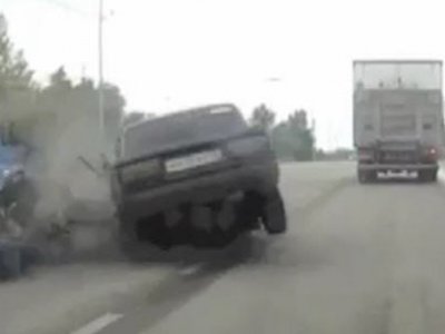 Авария с участием четырех автомобилей в Тюмени (видео)