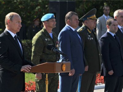 Президент России Владимир Путин поздравил личный состав ВДВ с праздником