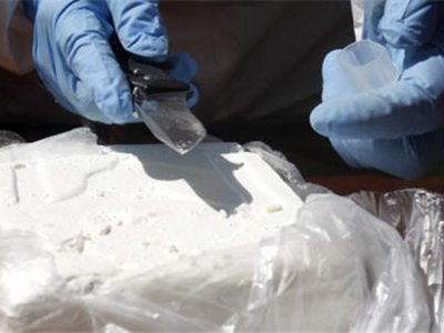 Полицейский задержан с почти килограммом кокаина