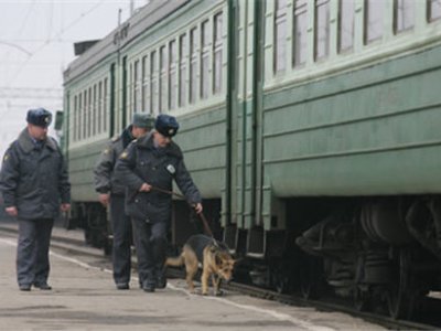 Поезд Кишинев-Москва остановлен на границе после звонка о заложенной в нем  ...