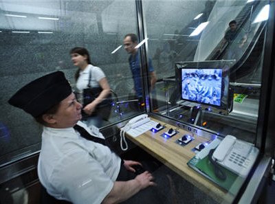 Немецкие специалисты декорируют стеклом Московское метро
