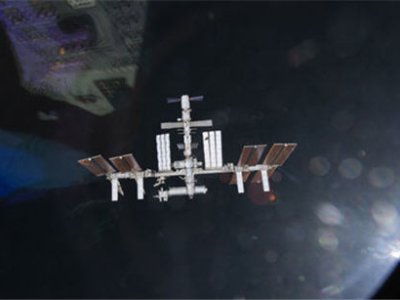 Во время выхода в открытый космос астронавты не смогли заменить электрощит на поверхности МКС