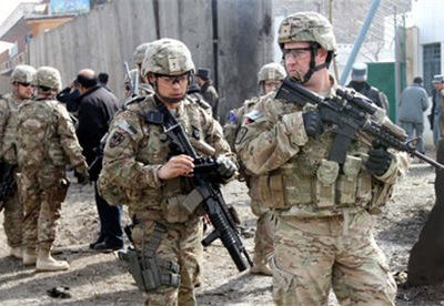 Талибы — смертники атаковали базу НАТО в Афганистане