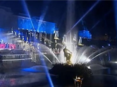 Ежегодный праздник фонтанов прошел в Петергофе