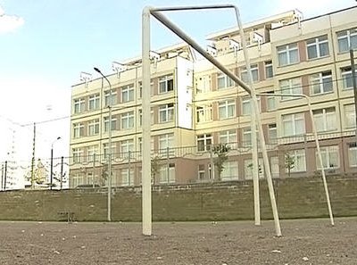 На западе Москвы во время игры в футбол на детской площадке умер школьник