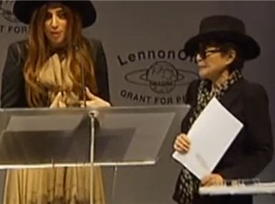 Йоко Оно вручила премию мира имени Джона Леннона поп-певице Леди Гаге