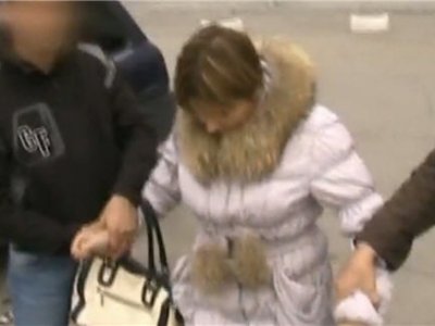 В Новосибирске полицейские задержали девушку, которая пыталась продать свое ...